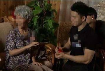 广西55岁大妈恋上小鲜肉 少陪一日被男子狠心分手