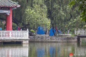 暨南大学岗顶校区湖面惊现女性浮尸 水深大约仅1.5米