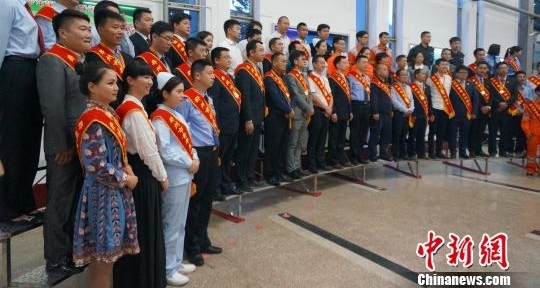 五四青年节前夕 郑州27人11个集体获颁五四奖章