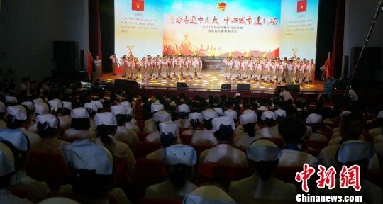 五四青年节前夕 郑州27人11个集体获颁五四奖章