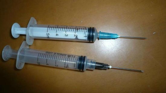 河北一幼师因学生不听话 用注射器扎伤4名幼儿