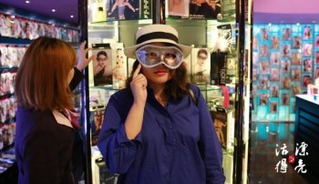 女老师兼职测评情趣用品 称是体力活