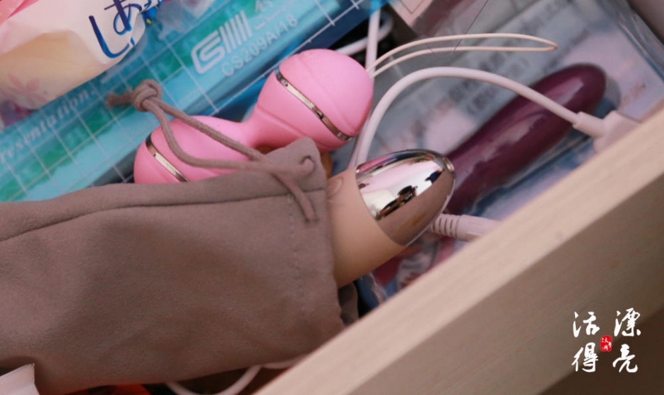 女老师兼职测评情趣用品 称是体力活