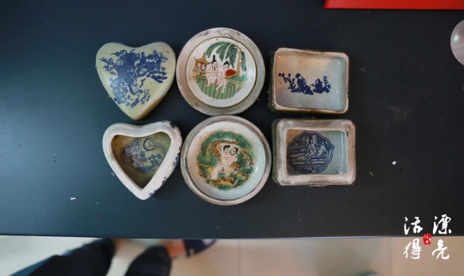 女老师兼职测评情趣用品 称是体力活