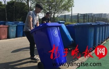 常州大学生体验校内清洁工：很辛苦！心疼饭菜被浪费