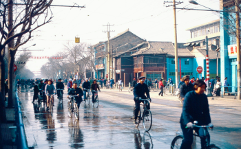 直击记忆中的80年代：小吃摊很干净，冰棍很便宜