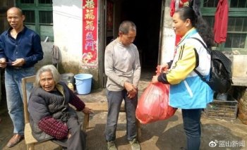 湖南蓝山百岁老人靠捡垃圾为生？ 回应：勤劳惯了