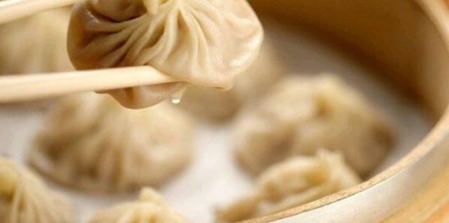 农村小伙被女大学生抛弃后，艰苦创业成富翁，前女友来找他遭拒绝