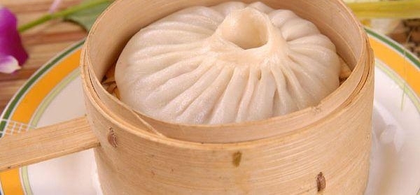 农村小伙被女大学生抛弃后，艰苦创业成富翁，前女友来找他遭拒绝