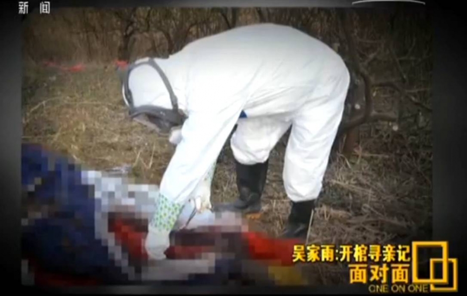 弟弟被拐，父母绝望自杀，挖开双亲坟墓提取DNA寻亲