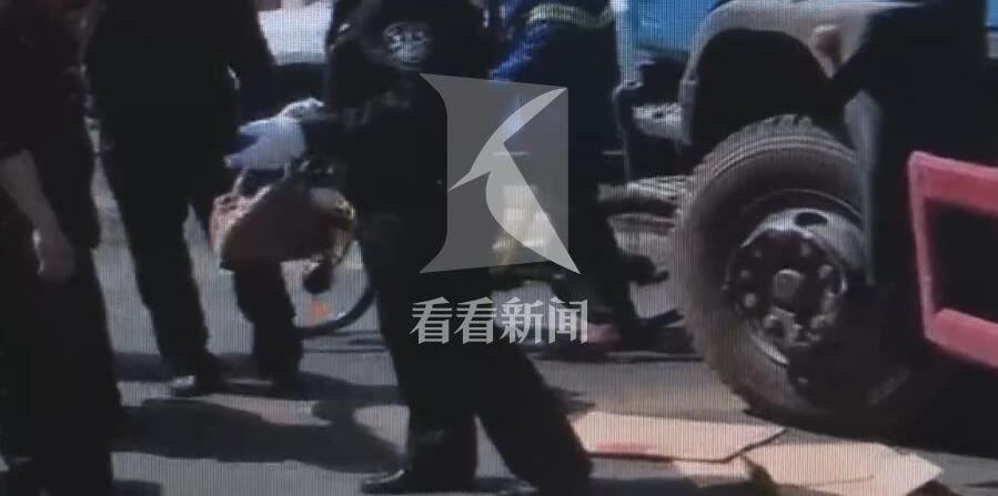 渣土车碾压老太太 老人不幸身亡