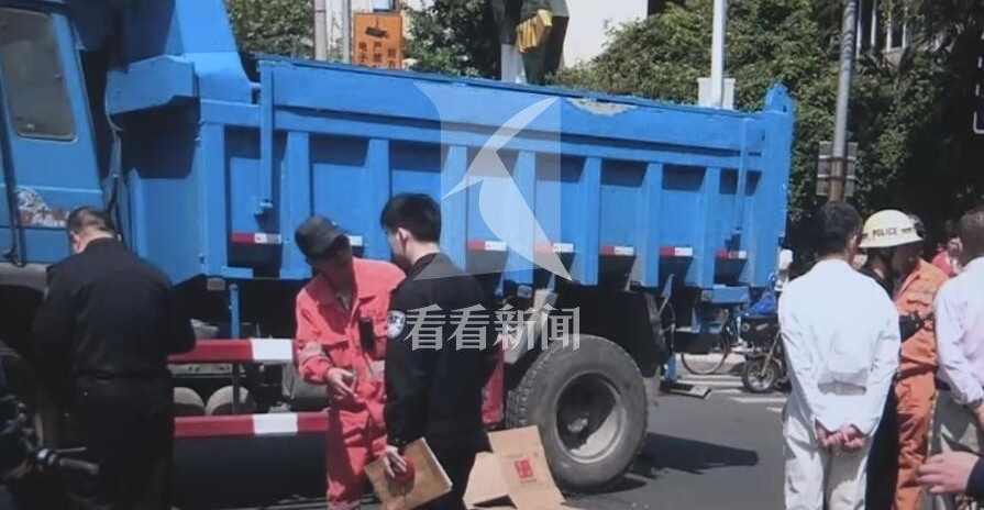 渣土车碾压老太太 老人不幸身亡