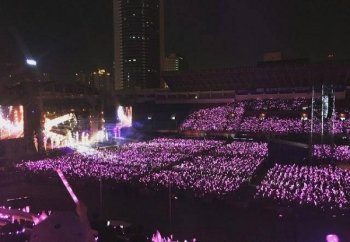 周杰伦西安演唱会现场发飙 对保安大喊：滚出去！