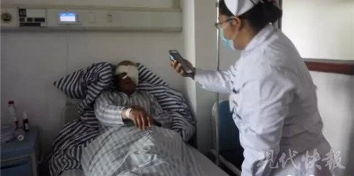 六旬老汉摔倒后眼睛被石子扎破 左眼球被迫摘除