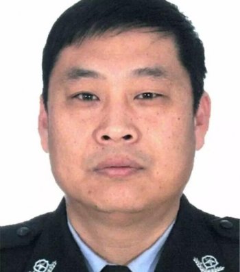 北京交警执勤时遭超载卡车冲撞牺牲 被批准为烈士