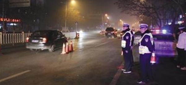 北京交警执勤时遭超载卡车冲撞牺牲 被批准为烈士