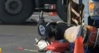 如皋一厢式货车与电瓶车相撞 老夫妻一死一伤