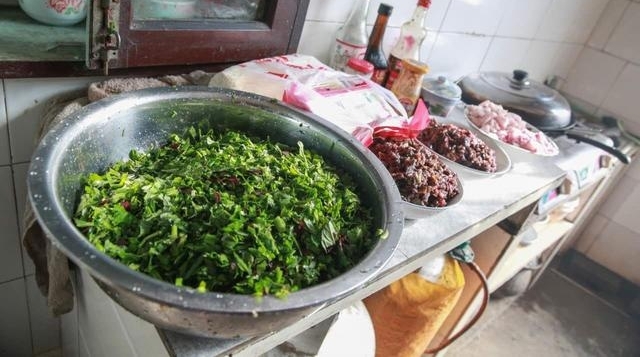 五一假游客天岳幕阜山亲自动手特色美味