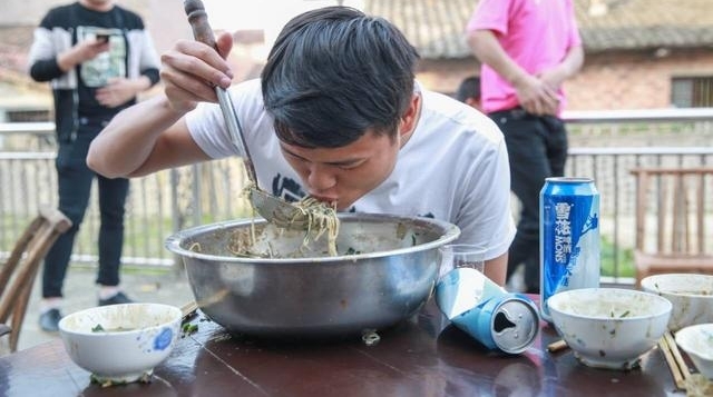 五一假游客天岳幕阜山亲自动手特色美味