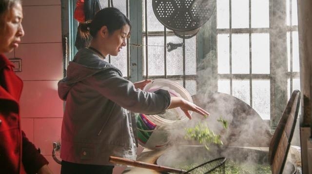 五一假游客天岳幕阜山亲自动手特色美味