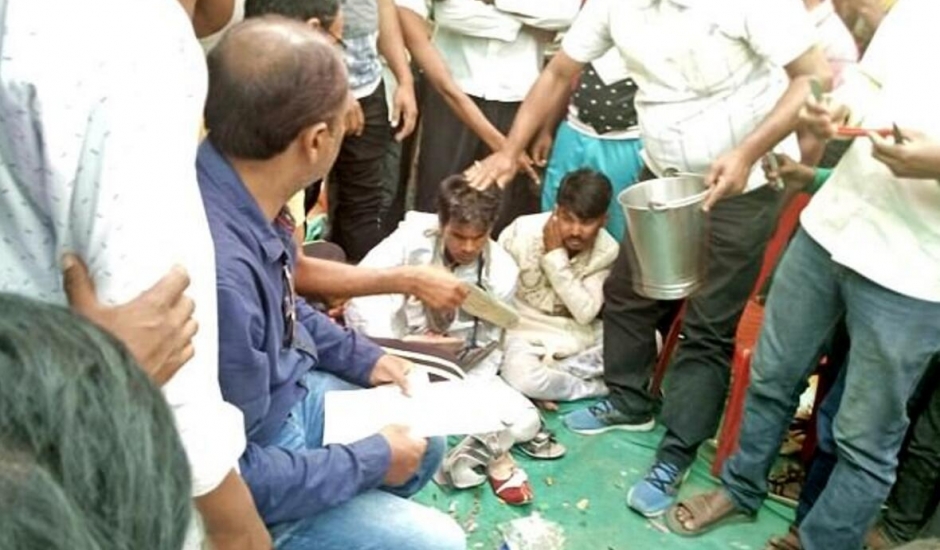 贪心新郎索要昂贵嫁妆 被村民套上破鞋游街