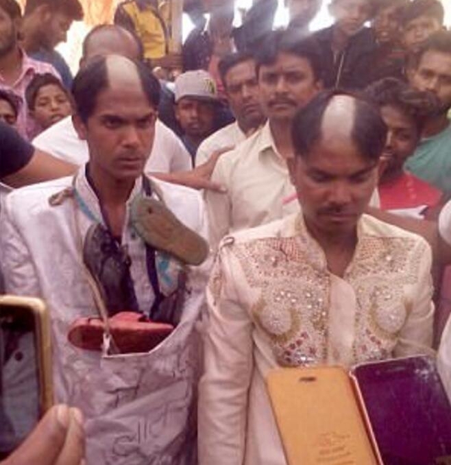 贪心新郎索要昂贵嫁妆 被村民套上破鞋游街