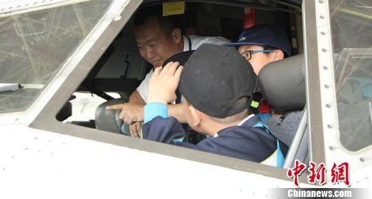 南航新疆举办公众开放日活动 民众探寻飞机秘密