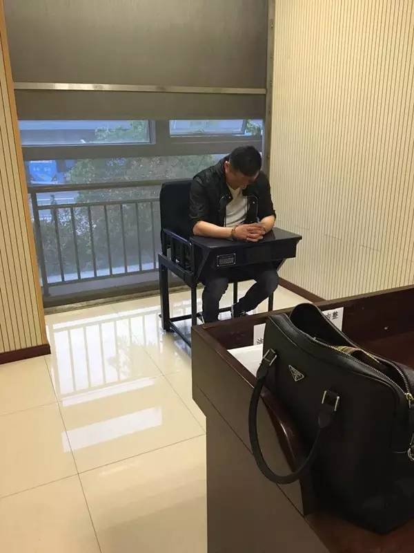 坐拥千万豪宅、劳斯莱斯  这富二代却常年在高铁盗窃