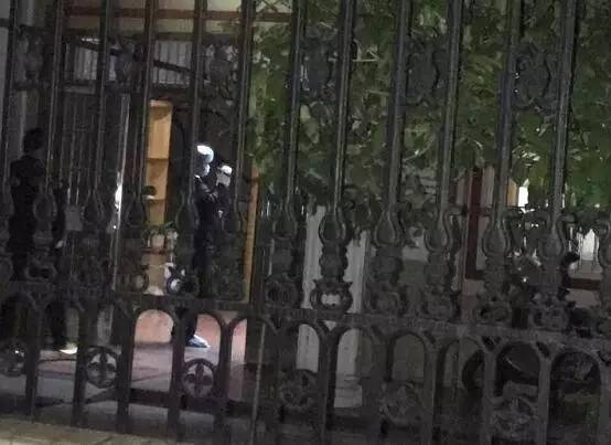 江苏靖江骨科名医在家中被杀，血泊中洒满钱