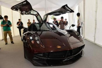 国内首台2900万豪车现身重庆 车主是位企业家