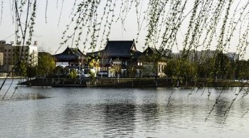 湖北某县级市费尽心思争高铁，结果却把高铁站建在了别市家门口