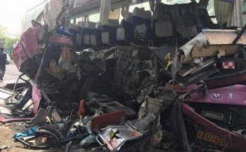 广西南友高速一大客车追尾 已致2死17伤