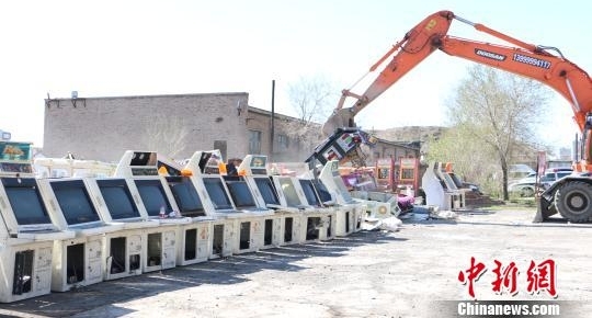 乌鲁木齐集中销毁27万件侵权盗版非法出版物