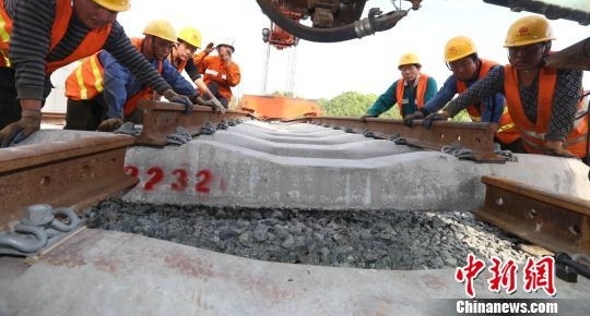 九景衢铁路正线完成铺轨贯通 距通车运营又近一步