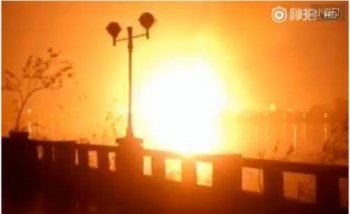 广东东莞临时停车场煤气罐发生爆燃致4人受伤