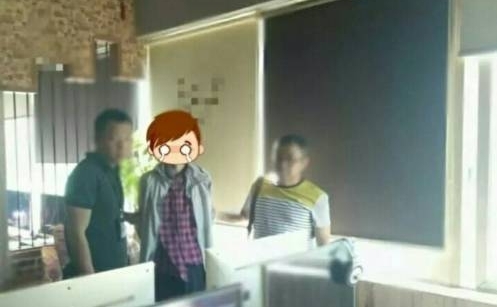 宜宾一24小时便利店营业员遭持刀抢劫，太黑人了！