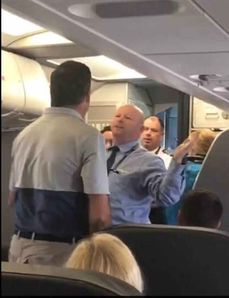 美联航CEO刚下台，美国航空又爆暴力对待乘客事件，已刷屏美国