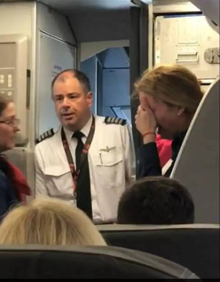 美联航CEO刚下台，美国航空又爆暴力对待乘客事件，已刷屏美国