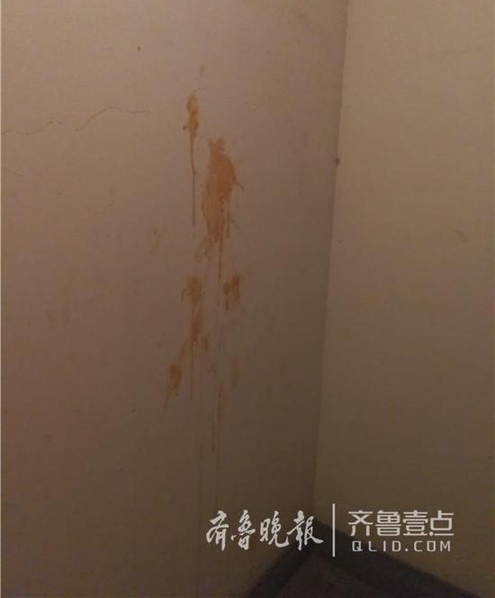 济南6旬夫妻被楼上邻居捅死 起因是“电梯里碰下”？