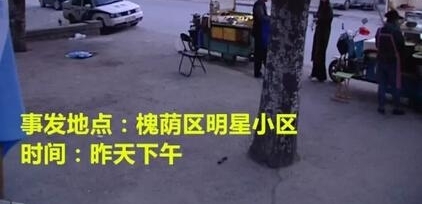 看棋老人锤击下棋男子 事后称控制不住自己