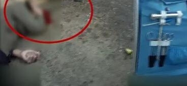 看棋老人锤击下棋男子 事后称控制不住自己