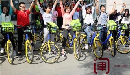 爱护地球环境 要从点滴做起 志愿者骑行倡导文明绿色出行