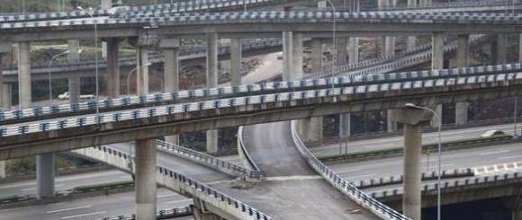 重庆十大“逆天”建筑 大写的服！