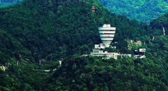 重庆十大“逆天”建筑 大写的服！