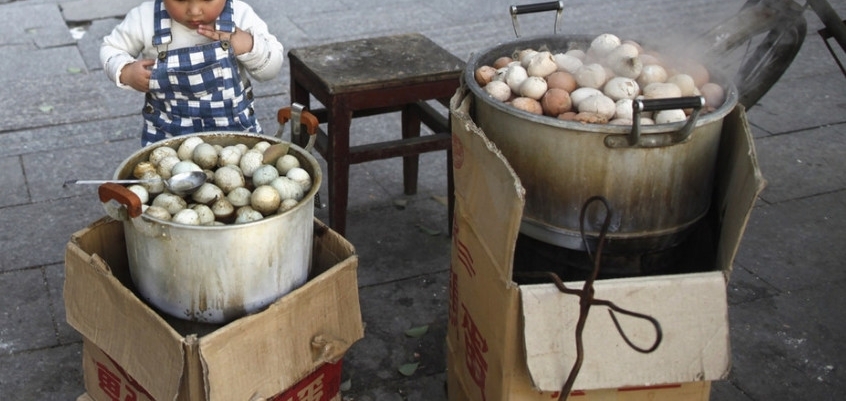 这个地方尿煮鸡蛋成街头名小吃，你要遇到敢尝一口吗？