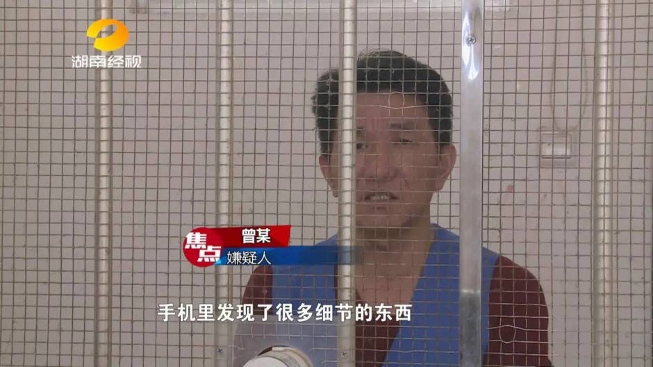 男子刀刺前妻二十余刀 爬上天台持刀跳楼威胁警察