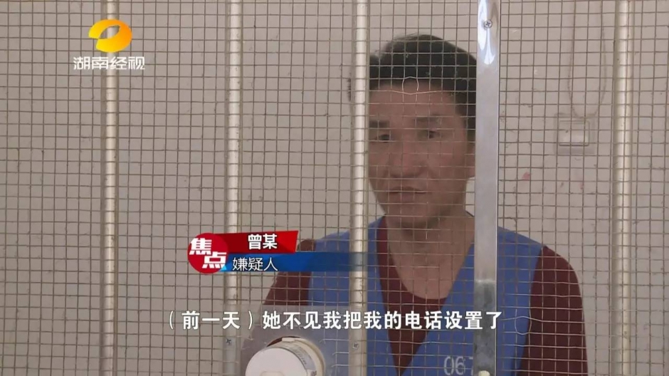 男子刀刺前妻二十余刀 爬上天台持刀跳楼威胁警察