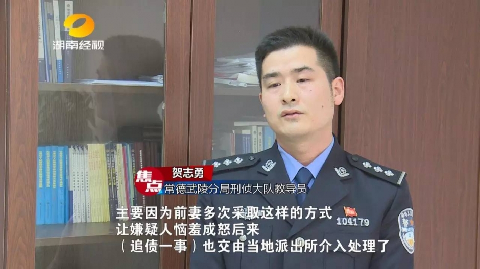 男子刀刺前妻二十余刀 爬上天台持刀跳楼威胁警察