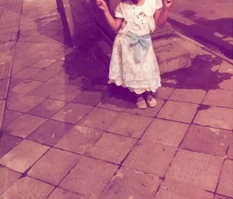 儿子因救人去世，流浪汉收留小女孩，十年后因此巨富