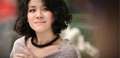 听说孩子受继母虐待，他忿忿赶回家，见门口围满人，屋里满地血